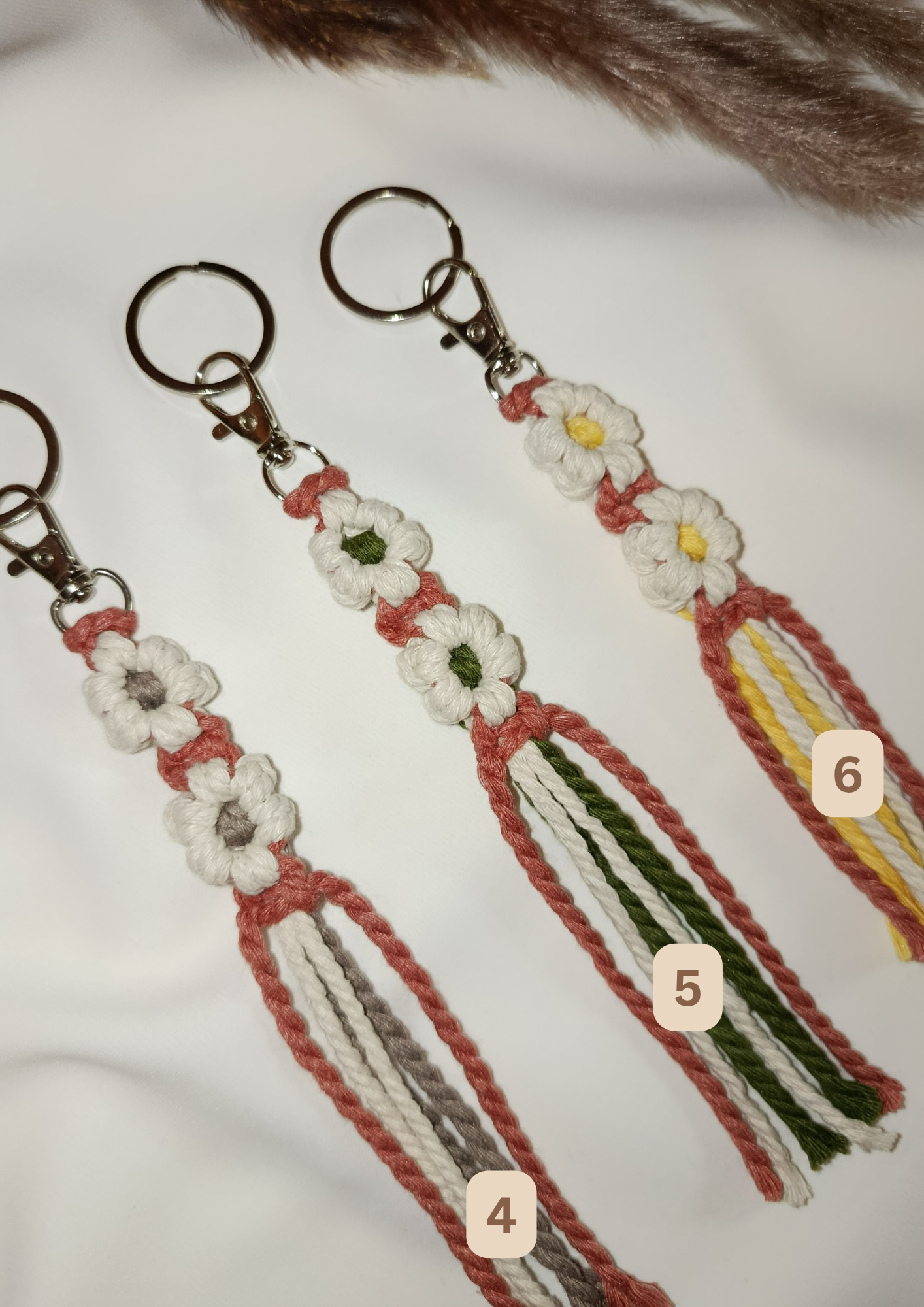 Daisy keychain