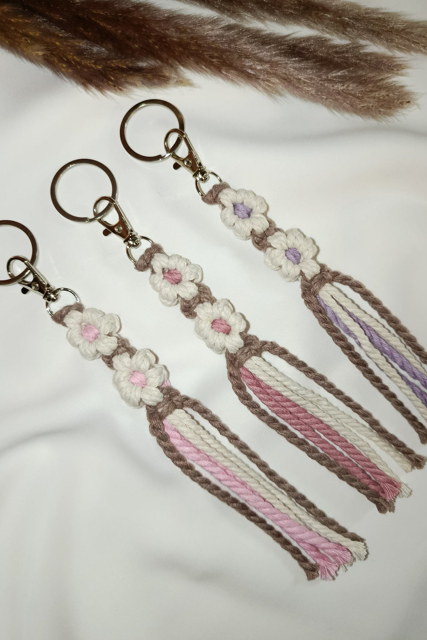 Daisy keychain