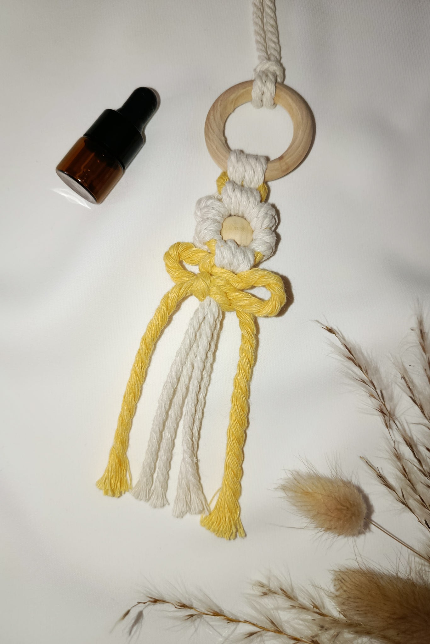 Flower car charm diffuser