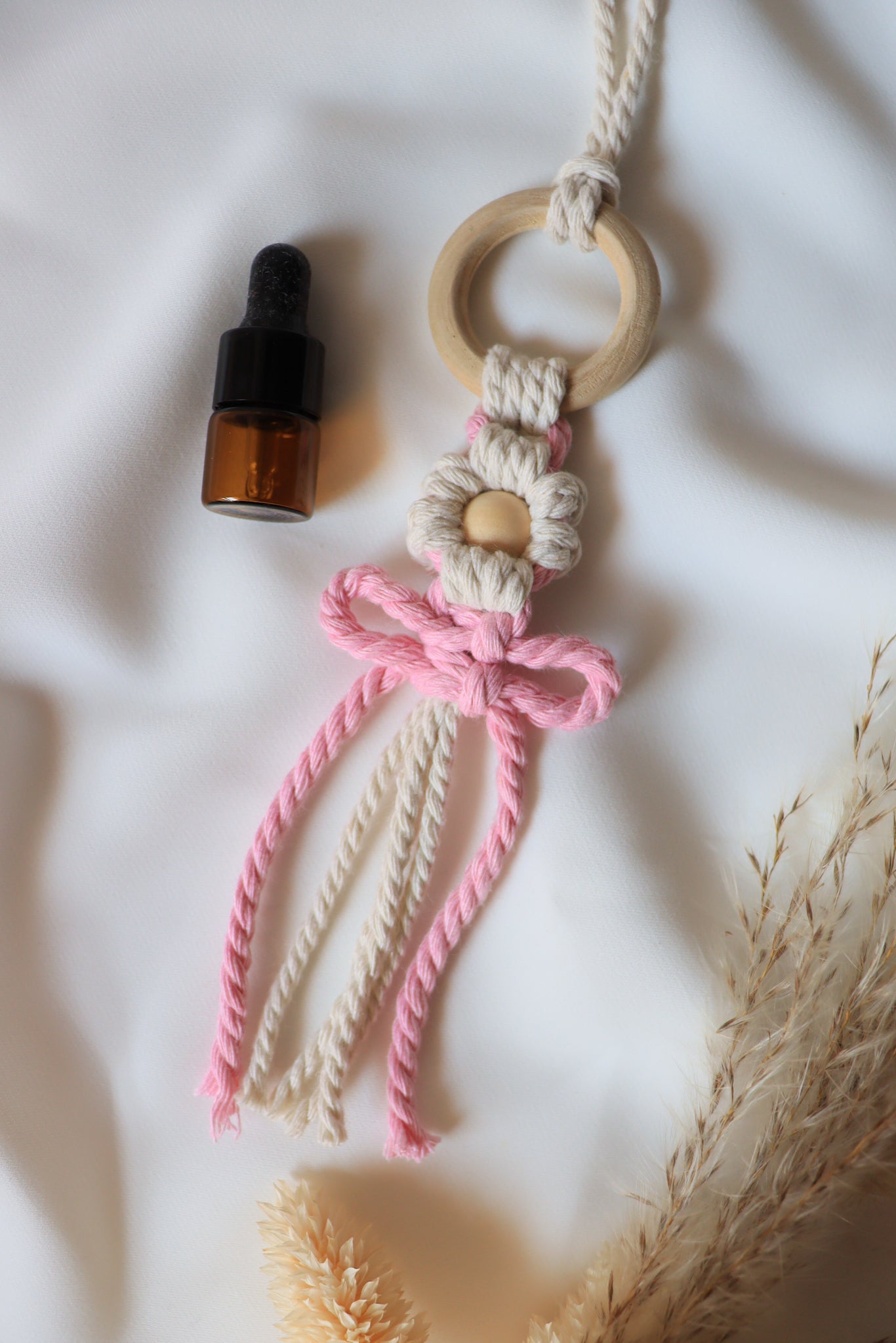 Flower car charm diffuser