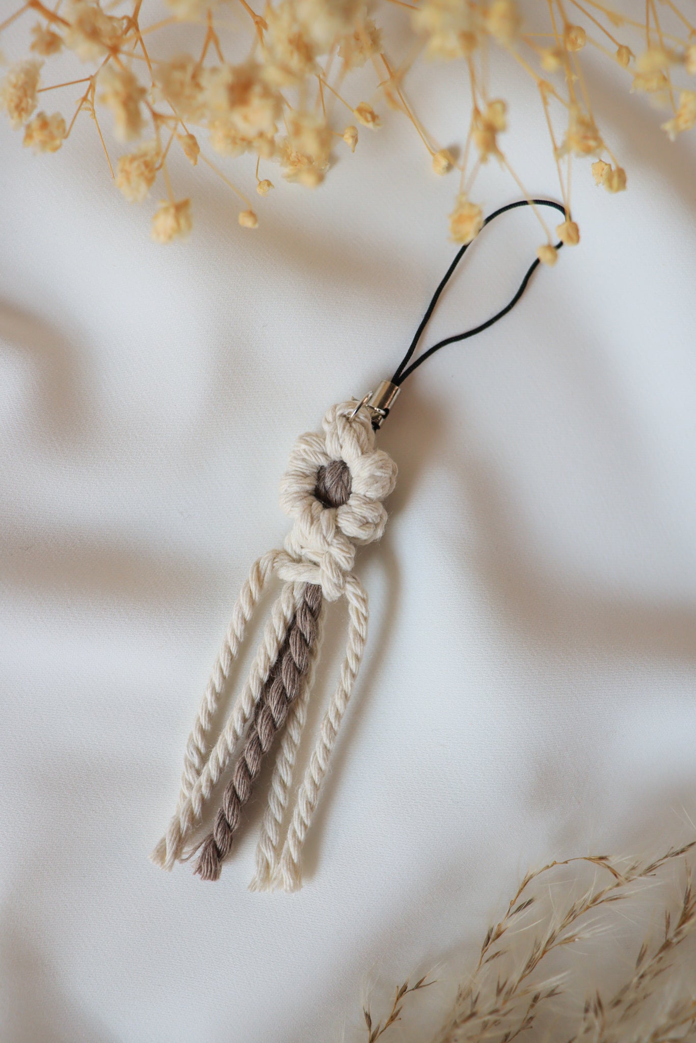 Daisy phone charm