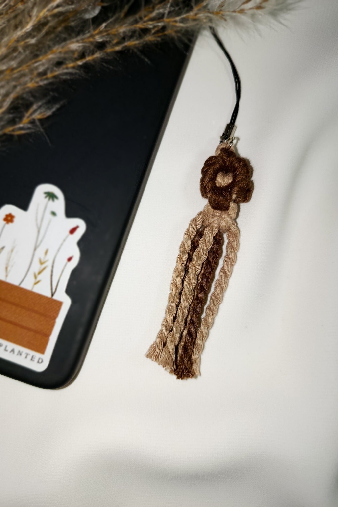Daisy phone charm
