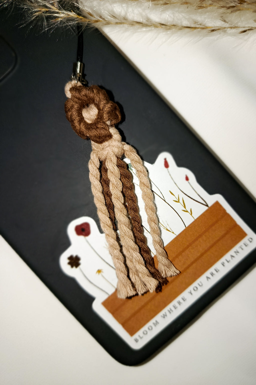 Daisy phone charm